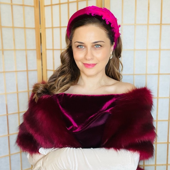 Faux Fur Shawl Collar Scarf in Wine Red - Picture 3 of 3